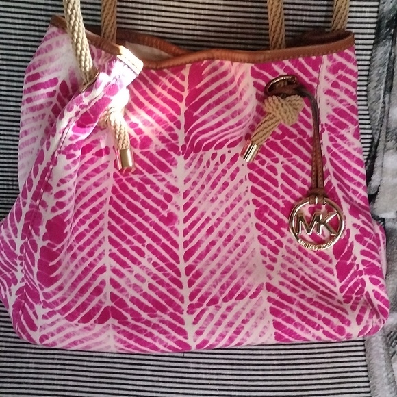 💝NWOT Michael by Michael Kors pink and white pattern fabric handbag💝 - Picture 2 of 13